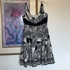 Nine West black white, Fit and flare, Lined Party dress Womens 12 zip back short